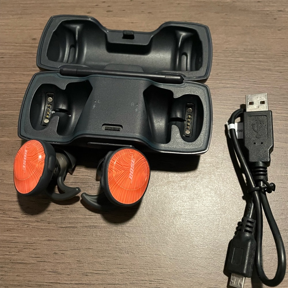 Bose sound sport in mint condition comes with charging cable